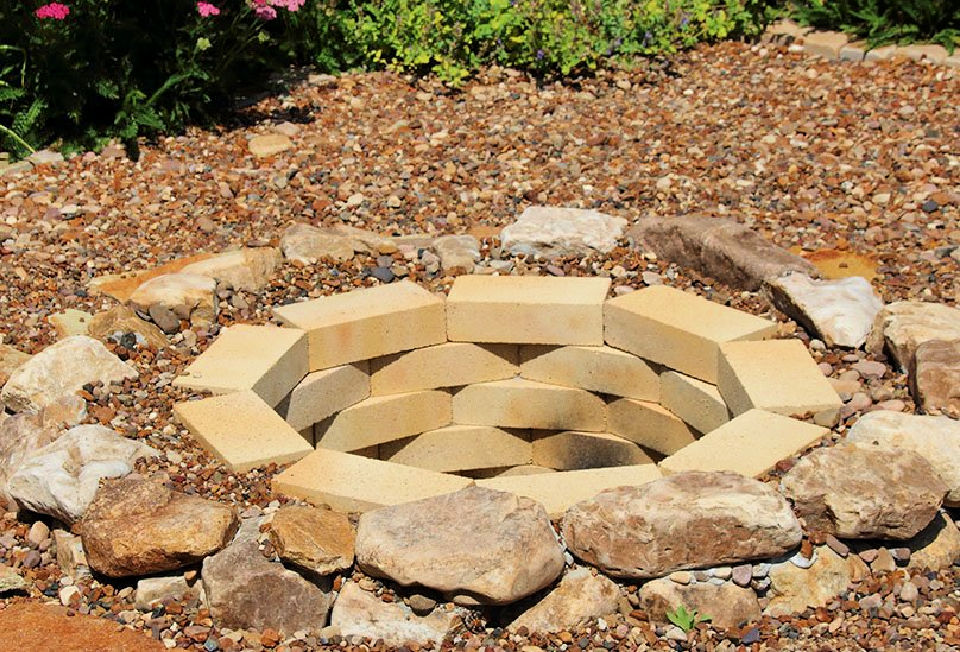 25 DIY Brick Fire Pit Ideas Build A Fire Pit With Bricks   How To Build A Brick Fire Pit In 6 Steps 